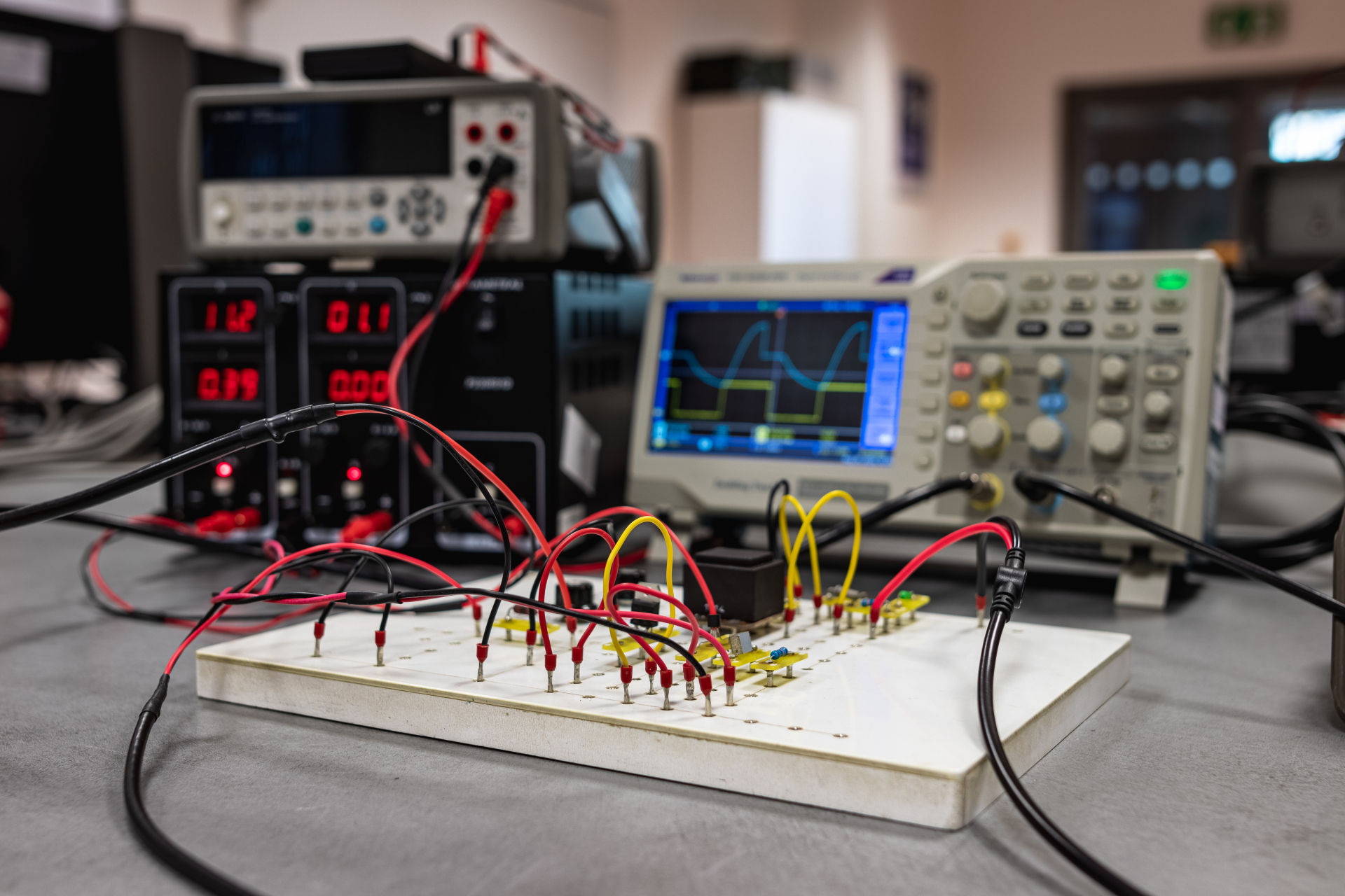 Electronic Components Laboratory Department of Microelectronics