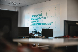 Laboratoř analogových obvodů a mikroelektroniky