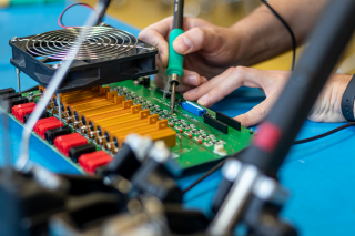 Laboratoř analogových obvodů a mikroelektroniky